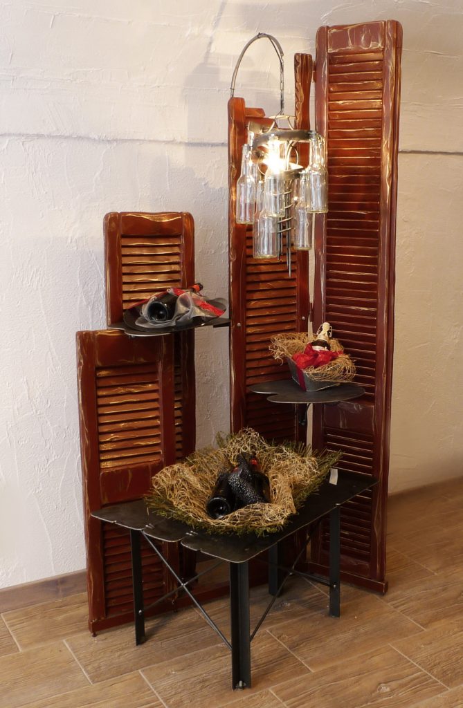 Shabby chic shutters stand | Art & Design Group