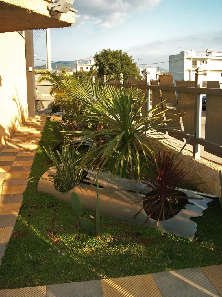Modern And Chic Front Yard Design Ideas